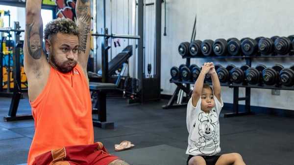 Neymar treina com a filha Mavie e encanta seguidores com fotos; veja