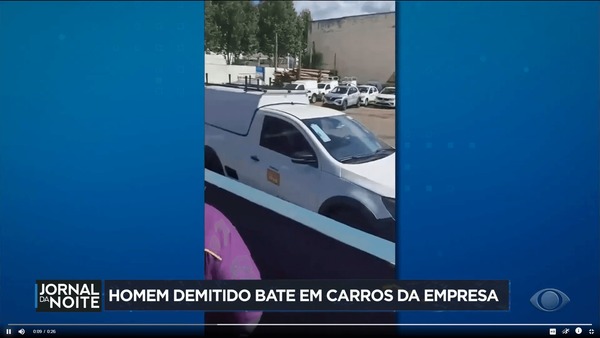 Homem é demitido e detona 10 carros da empresa, notebook e até o portão