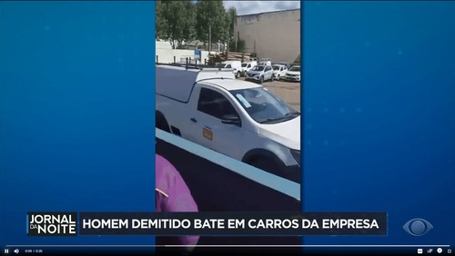 Homem é demitido e detona 10 carros da empresa, notebook e até o portão