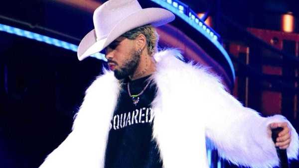 Zé Felipe atrasa show, público se revolta e chama por "Virginia e Vini Jr."