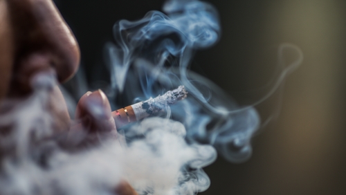 Diagnósticos de câncer avançam entre jovens adultos e colocam hábitos de vida no centro do debate