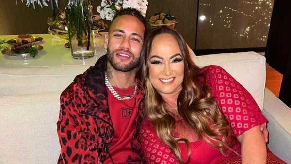 Mãe de Neymar é criticada após convidar ex de jogador para festa
