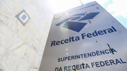 Receita nega aumento de imposto para professores com novo piso