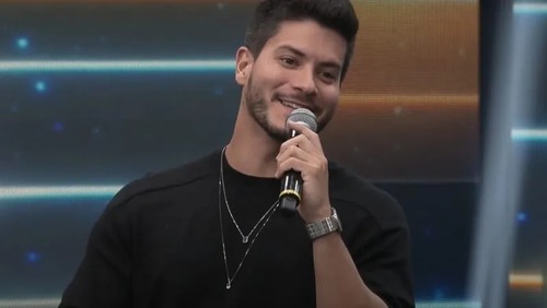 O que Arthur Aguiar fez com o prêmio do BBB 22?