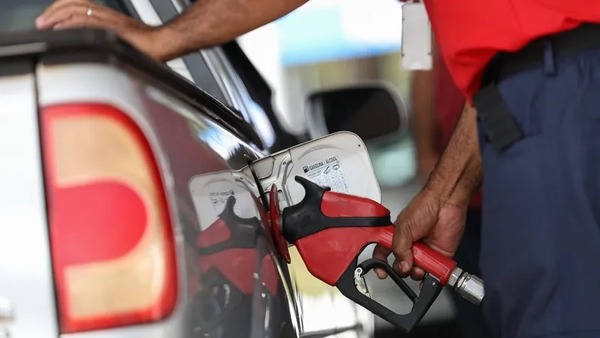 Preço da gasolina cai, mas alta do ICMS não deixa o combustível mais barato