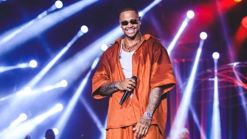 Léo Santana celebra chegada do primeiro filho homem: "Zeramos o game"