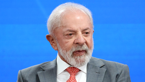 Lula deixa hospital em Brasília após cirurgia de catarata no olho esquerdo