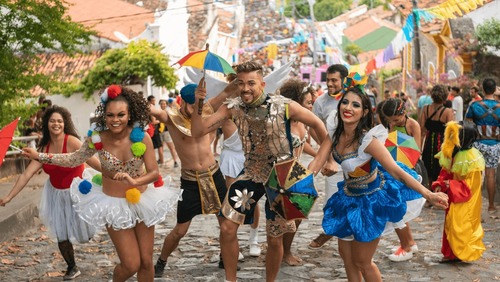 Ideias de fantasias criativas para fugir do clichê no Carnaval