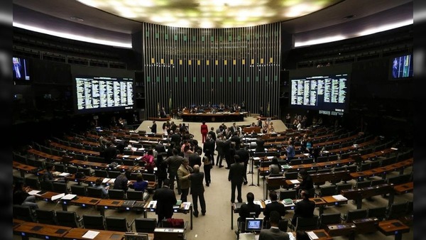 Congresso retoma atividades com foco em pedido de CPI sobre Banco Master