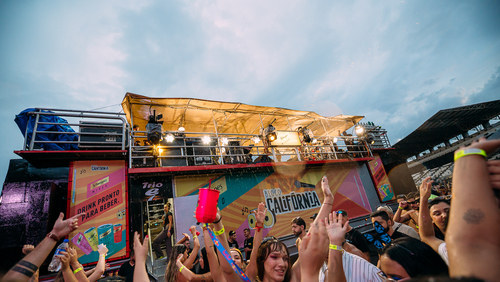 Bloco Califórnia 2026 atrai foliões de todo o interior paulista e consolida evento como maior pré-carnaval da região