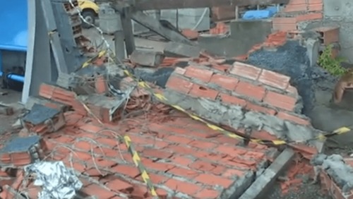 Muro desaba e mata criança de 4 anos em Itapevi, na Grande SP