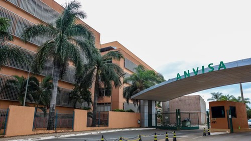 Anvisa proíbe venda de leite condensado e dois suplementos