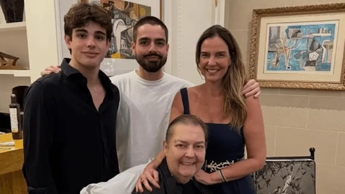 Faustão faz rara aparição em nova foto com filhos; veja como ele está
