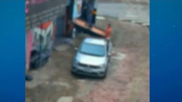 Traficantes são presos ao transportarem 27kg de cocaína em mesa de sinuca