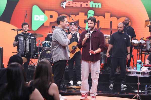 Mioto explica por que não parou de cantar hit com Ana Castela: "Eu amo"