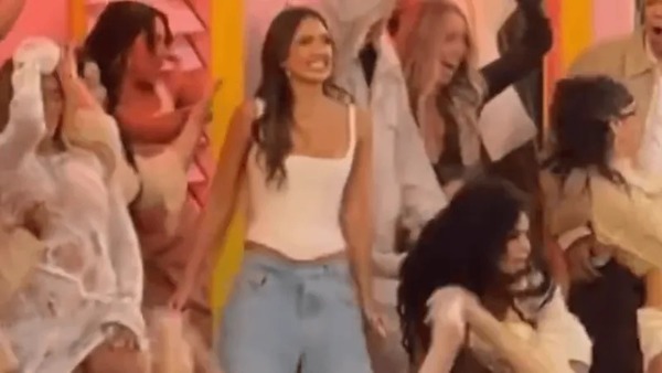 "Pero le falta sazón": Jessica Alba tem molejo reprovado no Super Bowl 2026