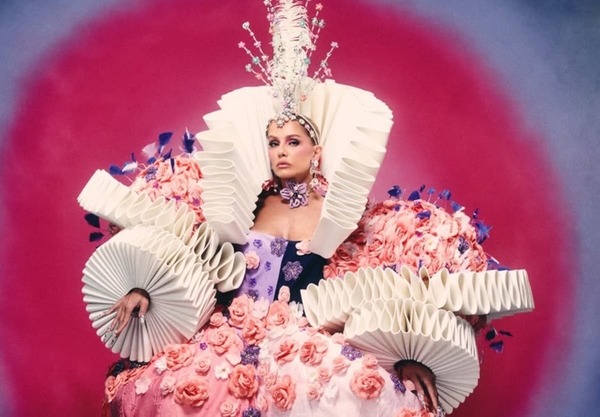 Deborah Secco diz ter ensaiado 30 vezes troca de figurino que deu errado