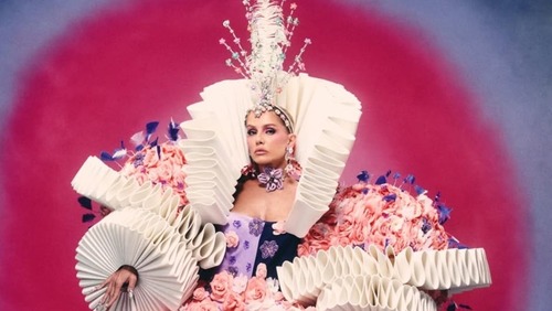 Deborah Secco diz ter ensaiado 30 vezes troca de figurino que deu errado