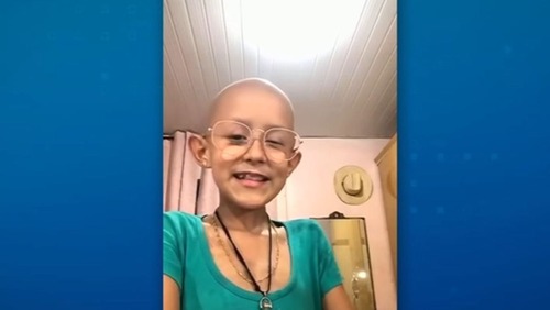 Menina que lutava contra o câncer morre após desvio de verba do tratamento