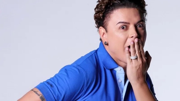 David Brazil sobre peruca: "Se cair de novo, assumo minha carequice"