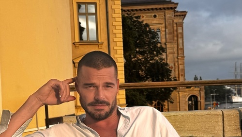 Qual a idade de Ricky Martin? Cantor 'bomba' na internet após Super Bowl