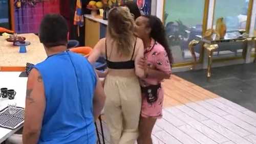 Web pede expulsão de Sol Vega após sister empurrar e pisar em Ana Paula