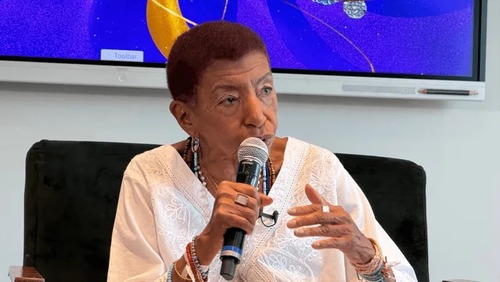 Leci Brandão critica escolha de rainhas de bateria por fama: "Nem sambam"