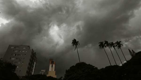 Brasil enfrenta temporais e calor intenso na quarta-feira de cinzas