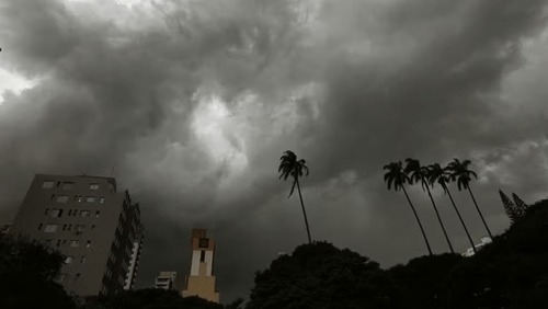 Brasil enfrenta temporais e calor intenso na quarta-feira de cinzas