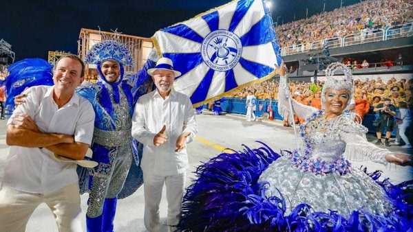 Oposição protocola ações contra homenagem a Lula na Acadêmicos de Niterói