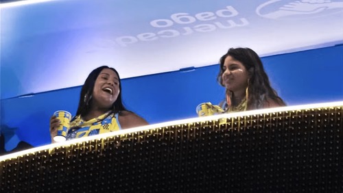 Participantes do BBB 26 assistem desfile na Sapucaí em plataforma secreta