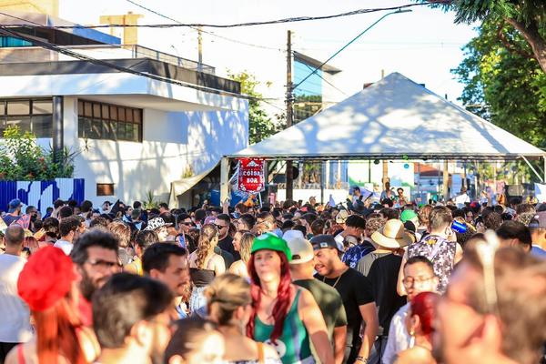 Carnaval histórico em Ribeirão Preto já supera 120 mil pessoas e bate recorde de público