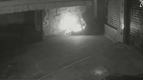 Vídeo: homem ateia fogo em mulher em situação de rua em SP