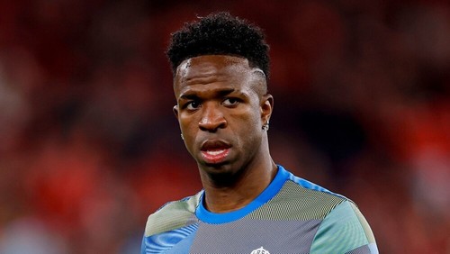 Benfica identifica torcedores que cometeram racismo contra Vini Jr.