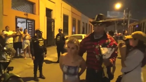 Policial se disfarça de admirador e prende líder do tráfico com buquê