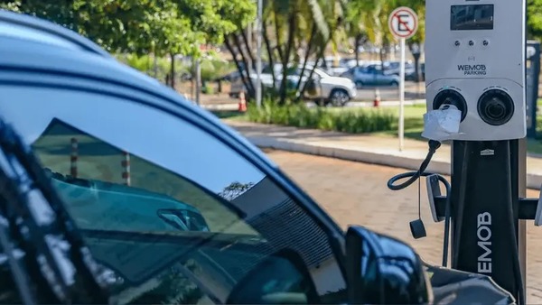 Carregadores elétricos x condomínios: entenda como funcionará nova lei