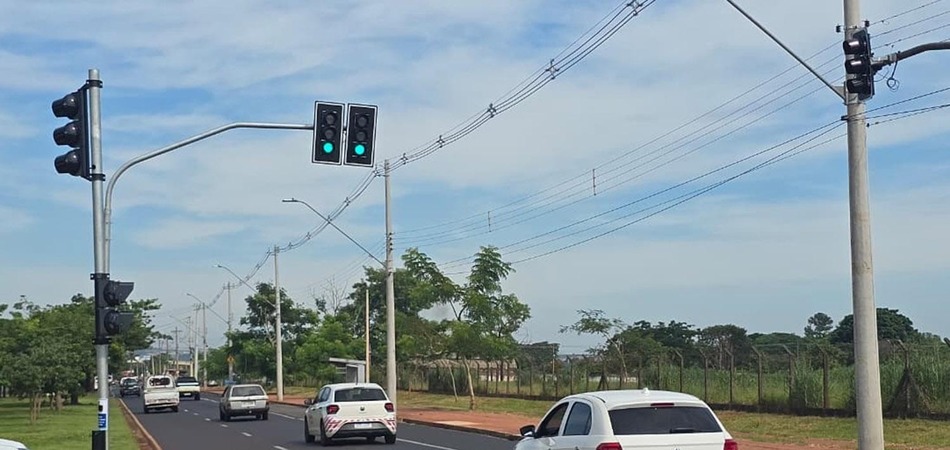 Dois novos semáforos começam a operar na zona Norte de Ribeirão Preto