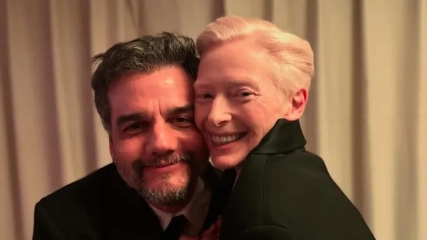 Wagner Moura tira foto com Tilda Swinton e fãs brincam: "Matilda da Silva"