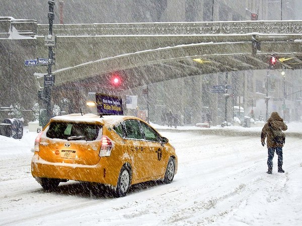 Tempestade de neve paralisa Nova York e atinge 40 milhões de pessoas
