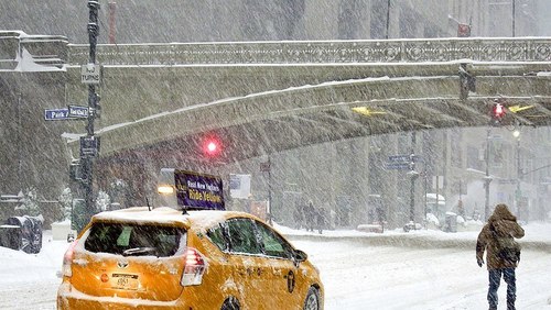 Tempestade de neve paralisa Nova York e atinge 40 milhões de pessoas