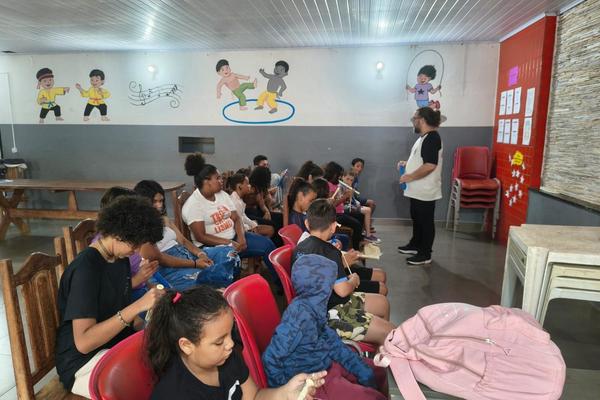 Prefeitura oferece 144 vagas em cursos gratuitos de flauta e violão para crianças e adolescentes