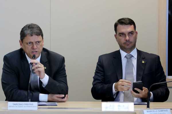 Tarcísio se reunirá com Flávio e fala em ‘apresentar projeto’ para o Brasil