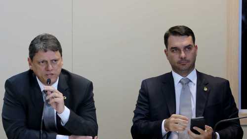 Tarcísio se reunirá com Flávio e fala em ‘apresentar projeto’ para o Brasil