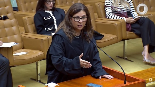 Juíza reclama no STF de salário de R$ 24 mil e falta de carro oficial