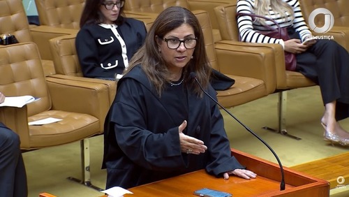 Juíza reclama no STF de salário de R$ 24 mil e falta de carro oficial