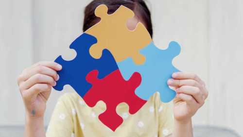 Pais de autistas vão à Justiça por falta de inclusão em escolas