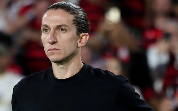 Após vitória de goleada e protestos, Fla anuncia demissão de Filipe Luís