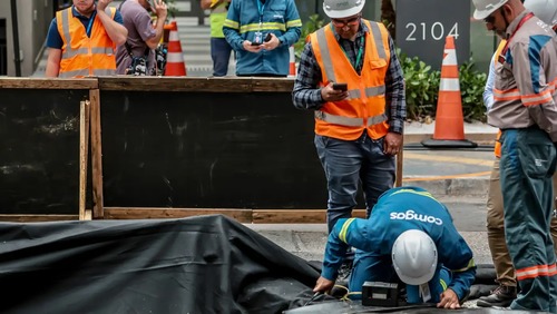 Enel constata gás no buraco aberto por explosão na rua da Consolação