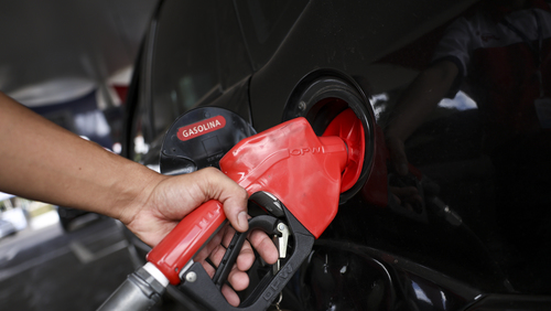 Guerra no Oriente Médio dispara e preço do petróleo já subiu 13% em 4 dias