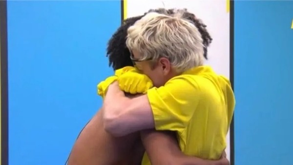 Juliano Floss chora ao encontrar Breno no Quarto Secreto: 'Meu Deus'